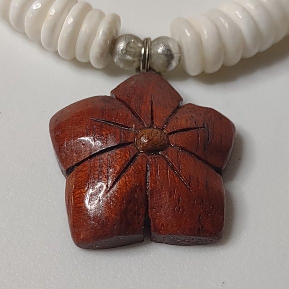 Vintage Black And White Beaded Necklace With Wood Star Pendant 17 Inches Long - Picture 3 of 13